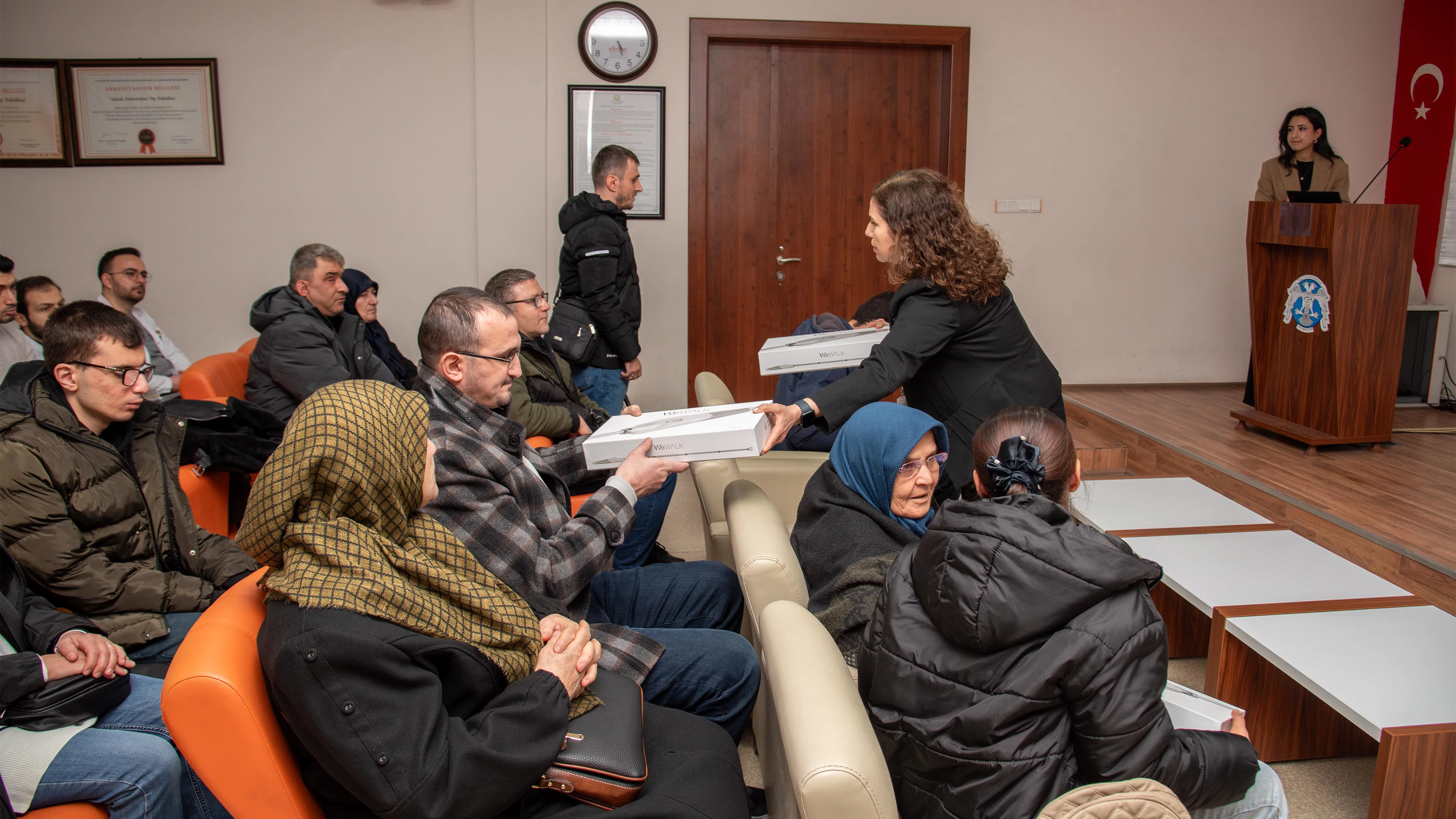 Selçuk Üniversitesinde akıllı baston eğitimi ve teslimi